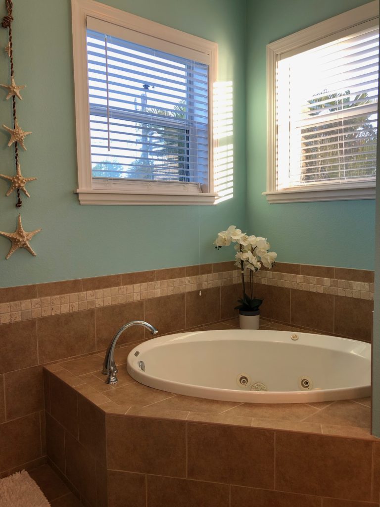 Sand & Sea Master Bathroom Jetted Tub