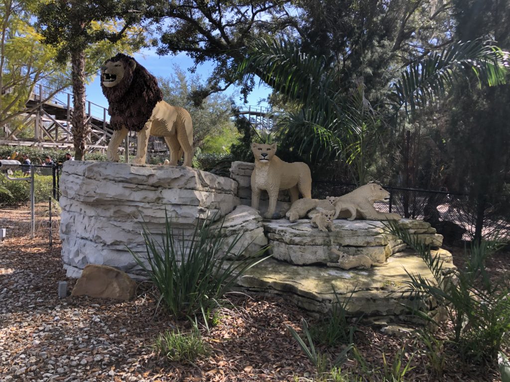 Life-seized lions made of LEGO® bricks.