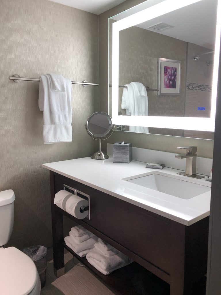 Crowne Plaza Hotel - Bathroom