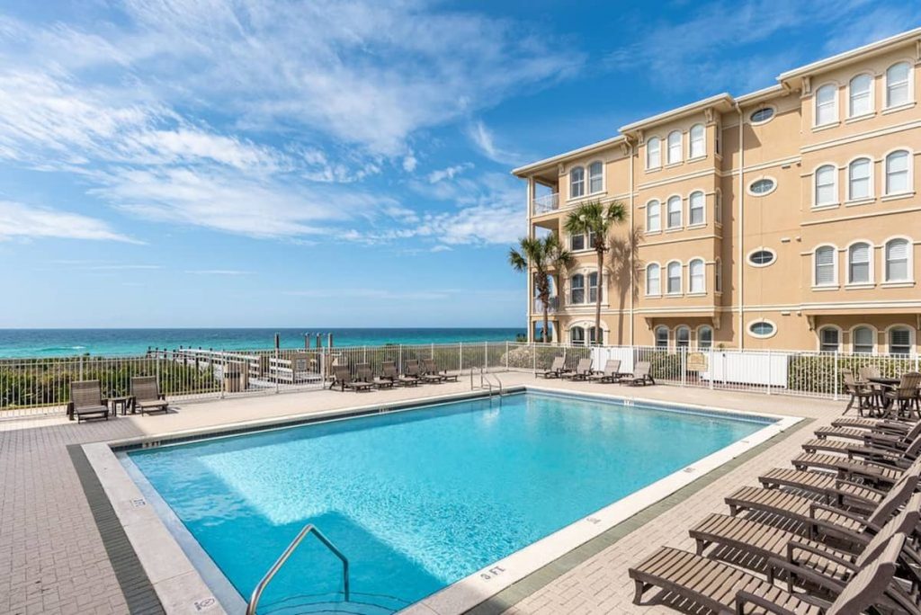 oceanside pool in Florida