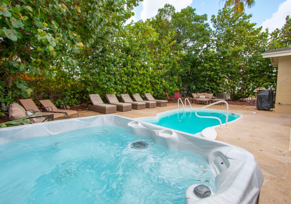 Best family Airbnb Florida, outdoor pool area