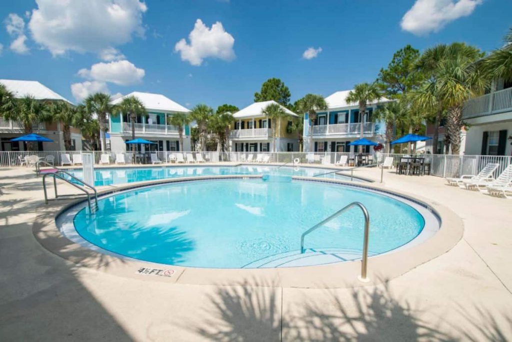 outdoor pool in Florida