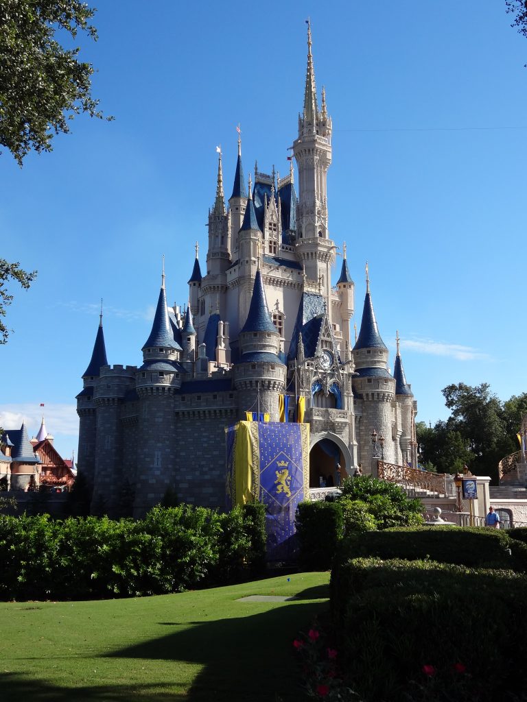 Cinderella's Castle Disney World.  Disney Countdown calendar free printable 