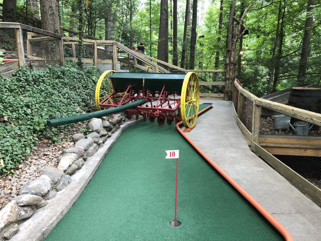 mini golf course Gatlinburg TN